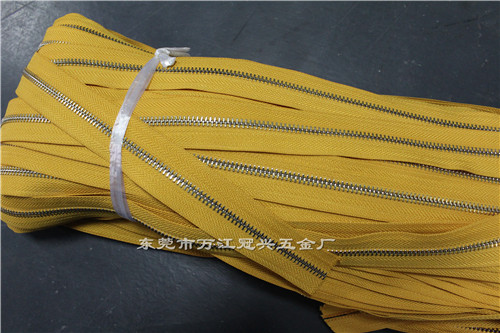 Problems needing attention in wholesale of metal zippers